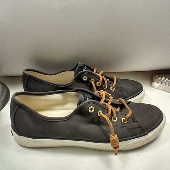 Sperry Shoes - Sperry Top-Sider Seacoast Canvas Sneakers Women's sz 8.5M
